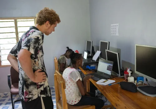 Computerschule mit Nick